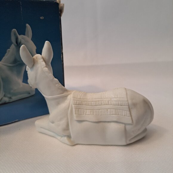 Avon Nativity Collectibles Donkey White Bisque Porcelain Figurine Vintag… - Picture 9 of 12